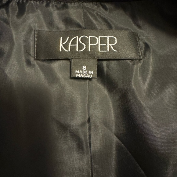 Kasper Gray Sport Coat with Notched Lapel and Fitted Silhouette - Picture 5 of 6